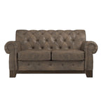 Gecapitonneerde Chesterfield loveseat met gerolde armleuningen en nagelkopaccenten
