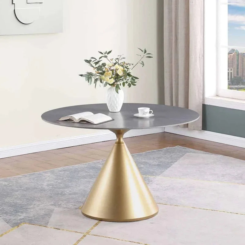 Moderne ronde eettafel met gouden metalen onderstel
