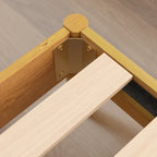 Houten platformbedframe met gestoffeerd hoofdeinde