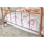 Rosegouden metalen bed met lamellenpaneel