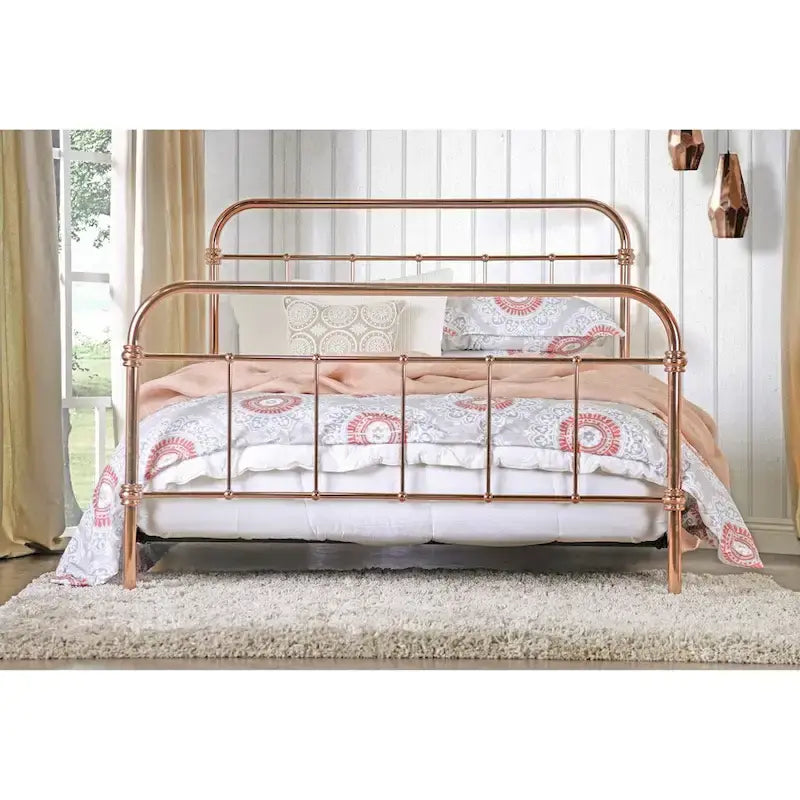 Rosegouden metalen bed met lamellenpaneel