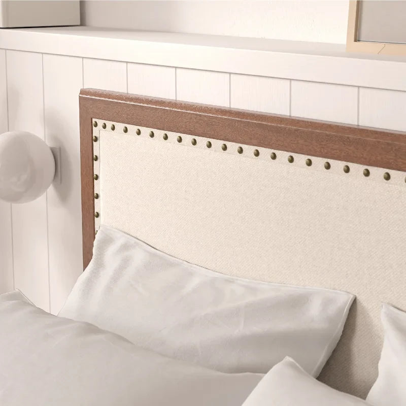 Stoffen tweepersoonsbedframe met spijkervrije hoofdeinde, notenhout afwerking