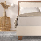 Stoffen tweepersoonsbedframe met spijkervrije hoofdeinde, notenhout afwerking