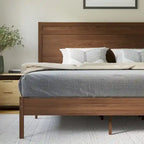 Massief houten platformbed met hoofdbord en houten latten